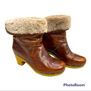 Ugg Australia Lynnea Stud Shearling Lined Womens Clog Boots Size 8 Brown 1001793